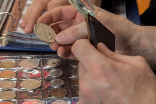 Coin-With-Collectors